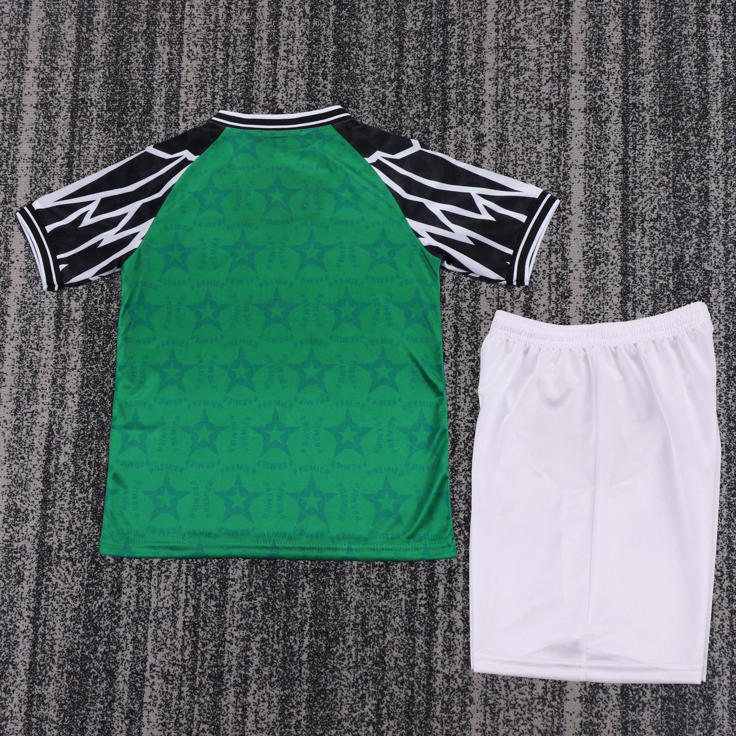 Kit Infantil Nigeria Home Retrô 1995 . - Verde