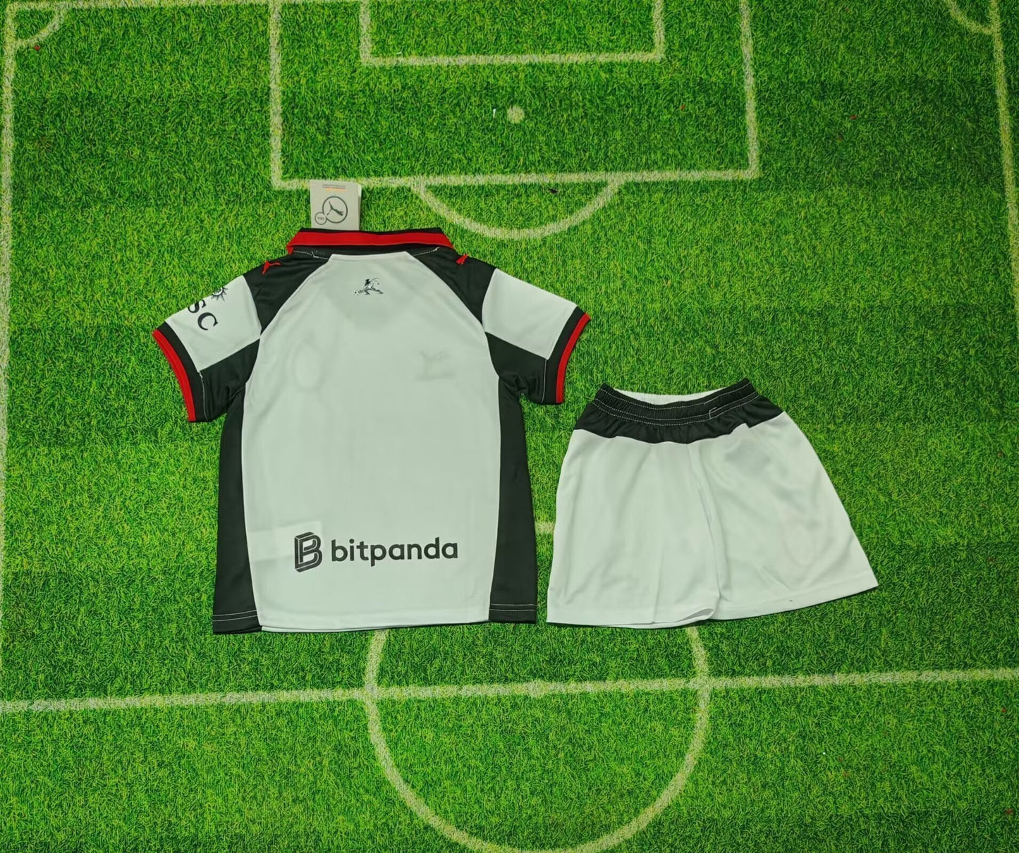 Kit Infantil Milan Fourth 25/26 . - Cinza