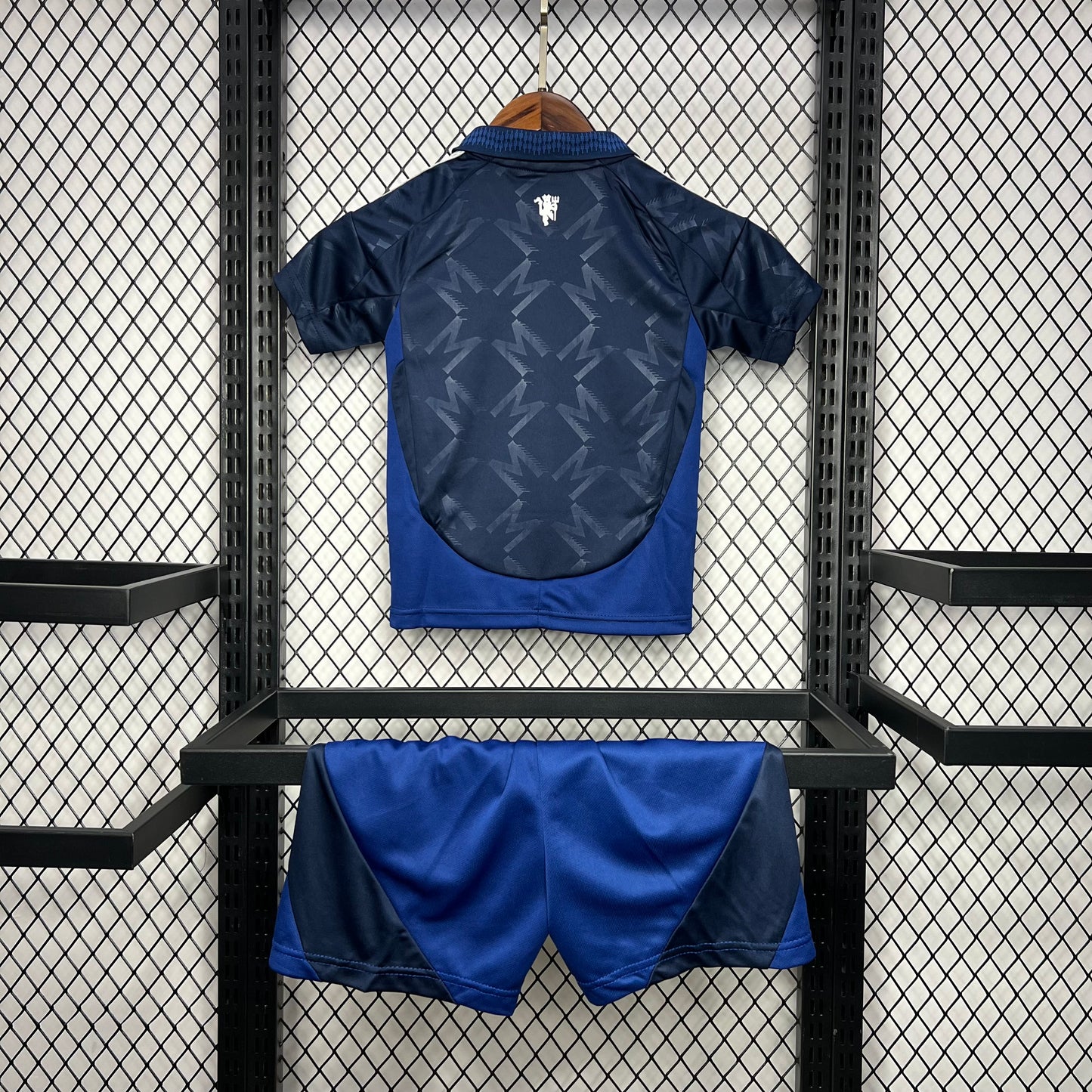 Kit infantil Manchester United Away 24/25 . - Azul Escuro
