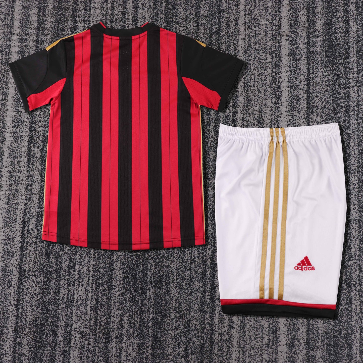 Kit Infantil Milan Home Retrô 2013 . - Vermelho e Preto