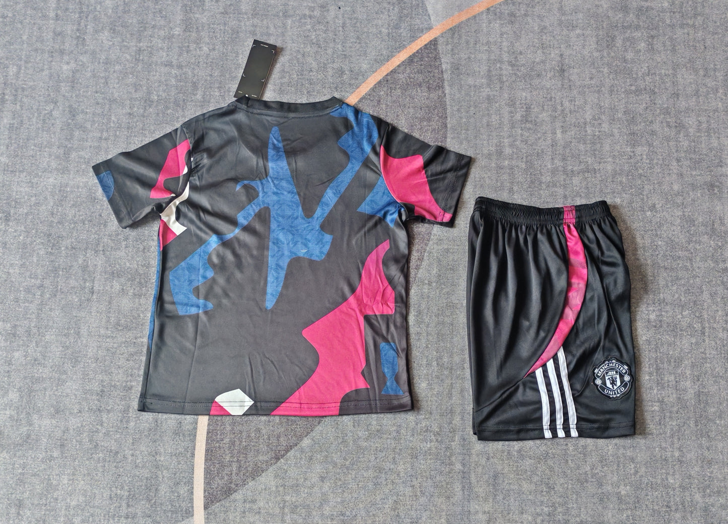 Kit infantil Manchester United Treino 24/25 . - Colorido