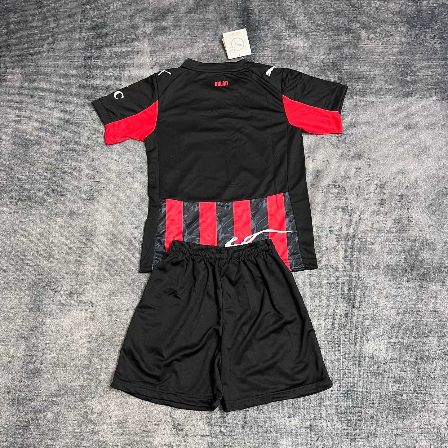 Kit Infantil Milan Home 25/26 . - Vermelho e Preto