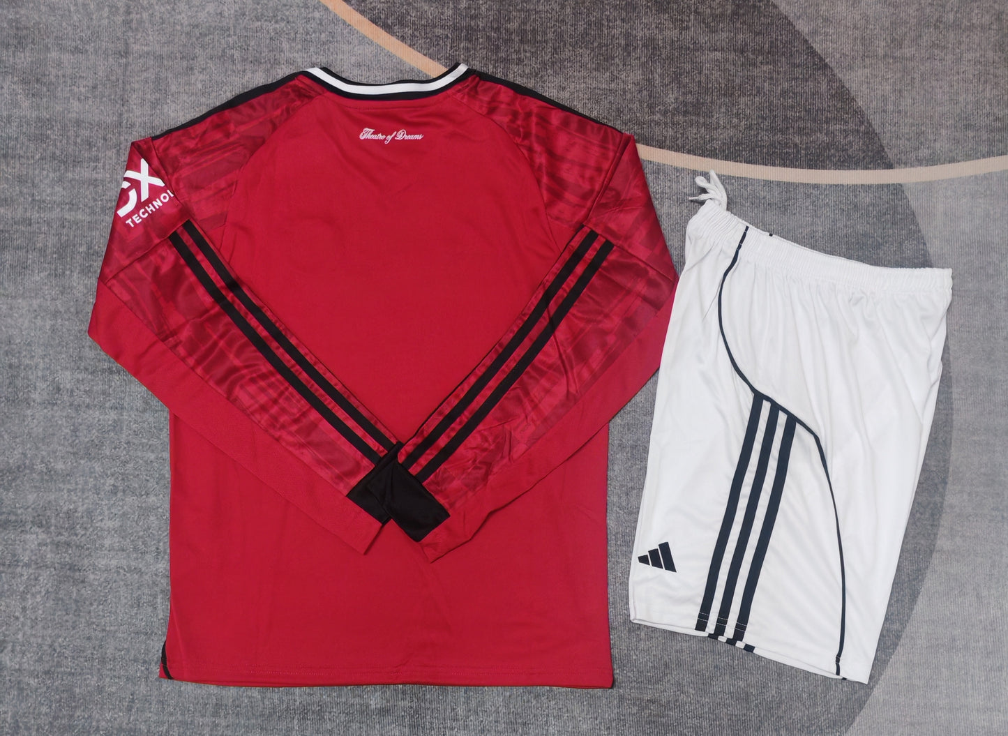 Kit infantil Manchester United Home Manga Longa 25/26 . - Vermelho