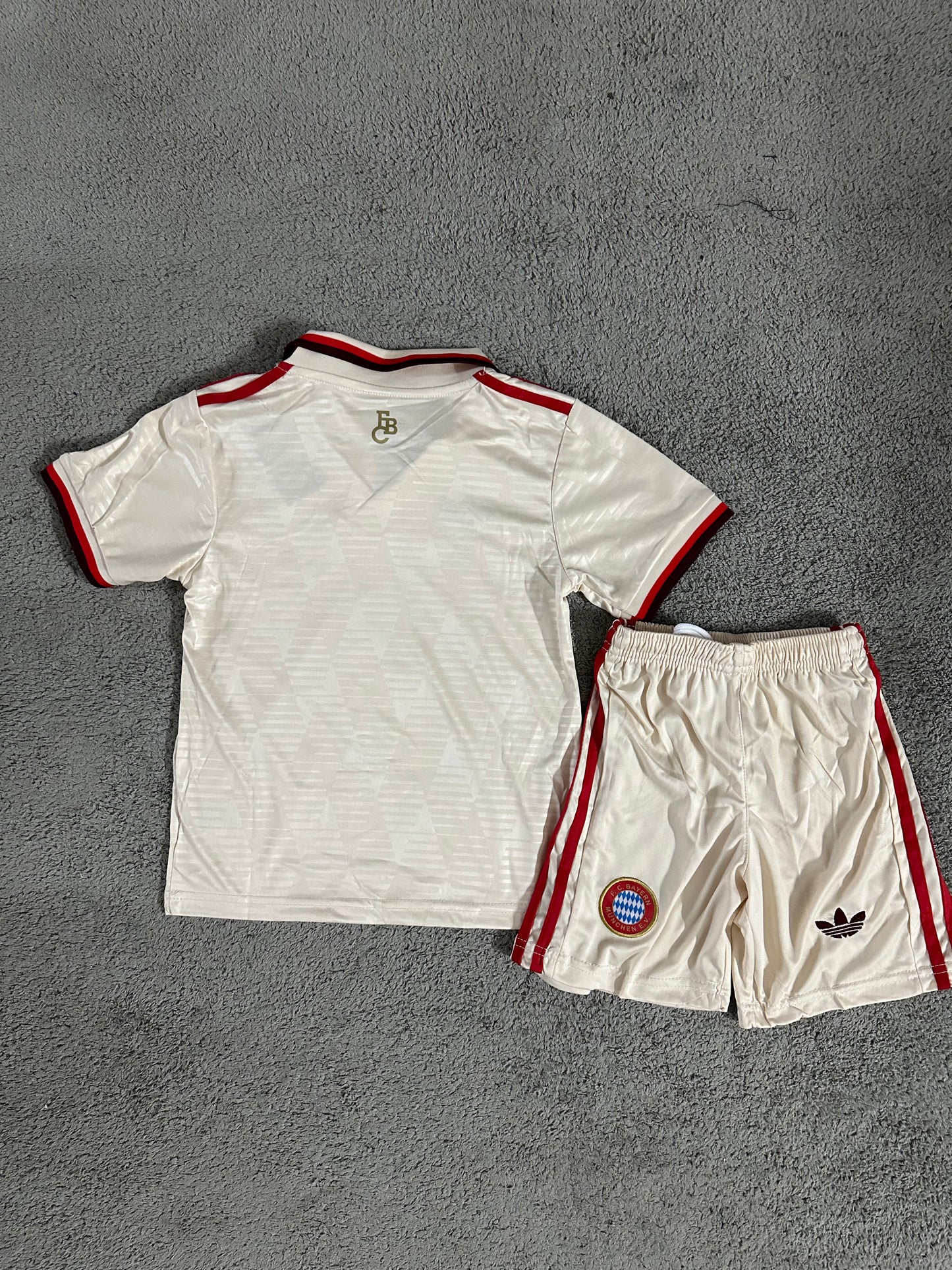 Kit Infantil Bayern de Munique Third 24/25 - Bege