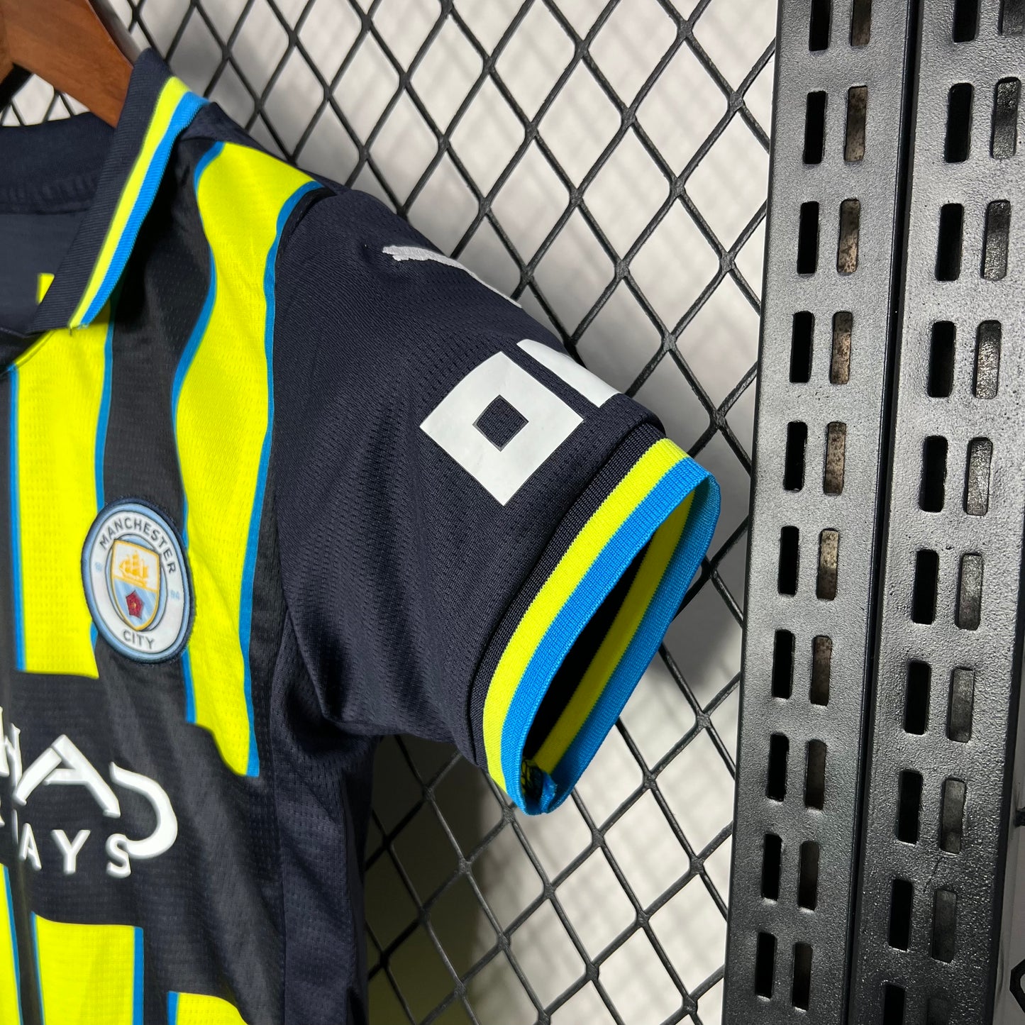 Kit Infantil Manchester City Away 24/25 . - Amarelo e Preto