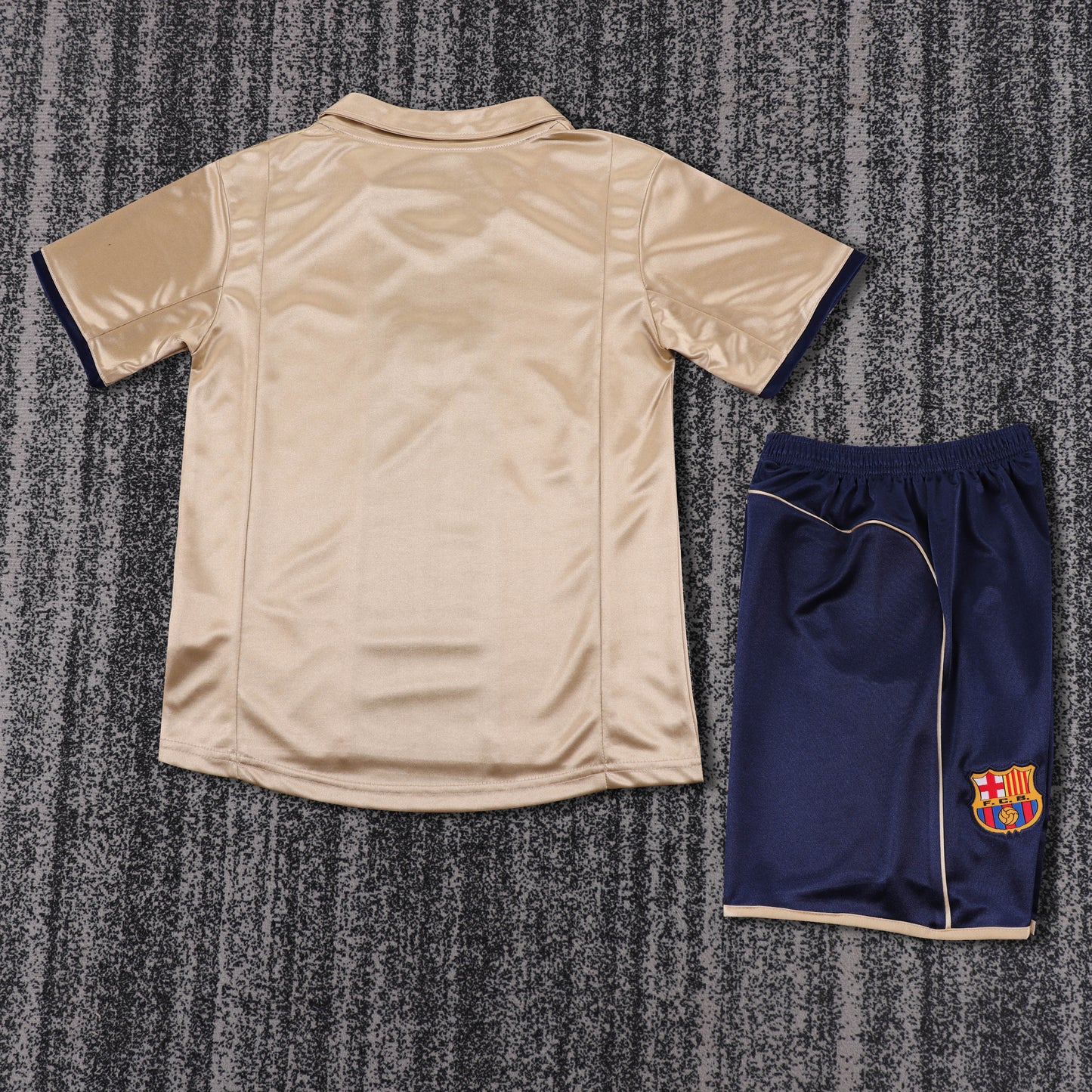 Kit Infantil Barcelona Away Retrô 01/02 - Dourado