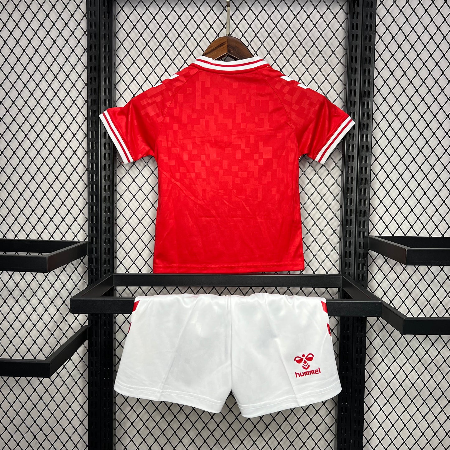 Kit Infantil Dinamarca Home 24/25 Hummel -Vermelho
