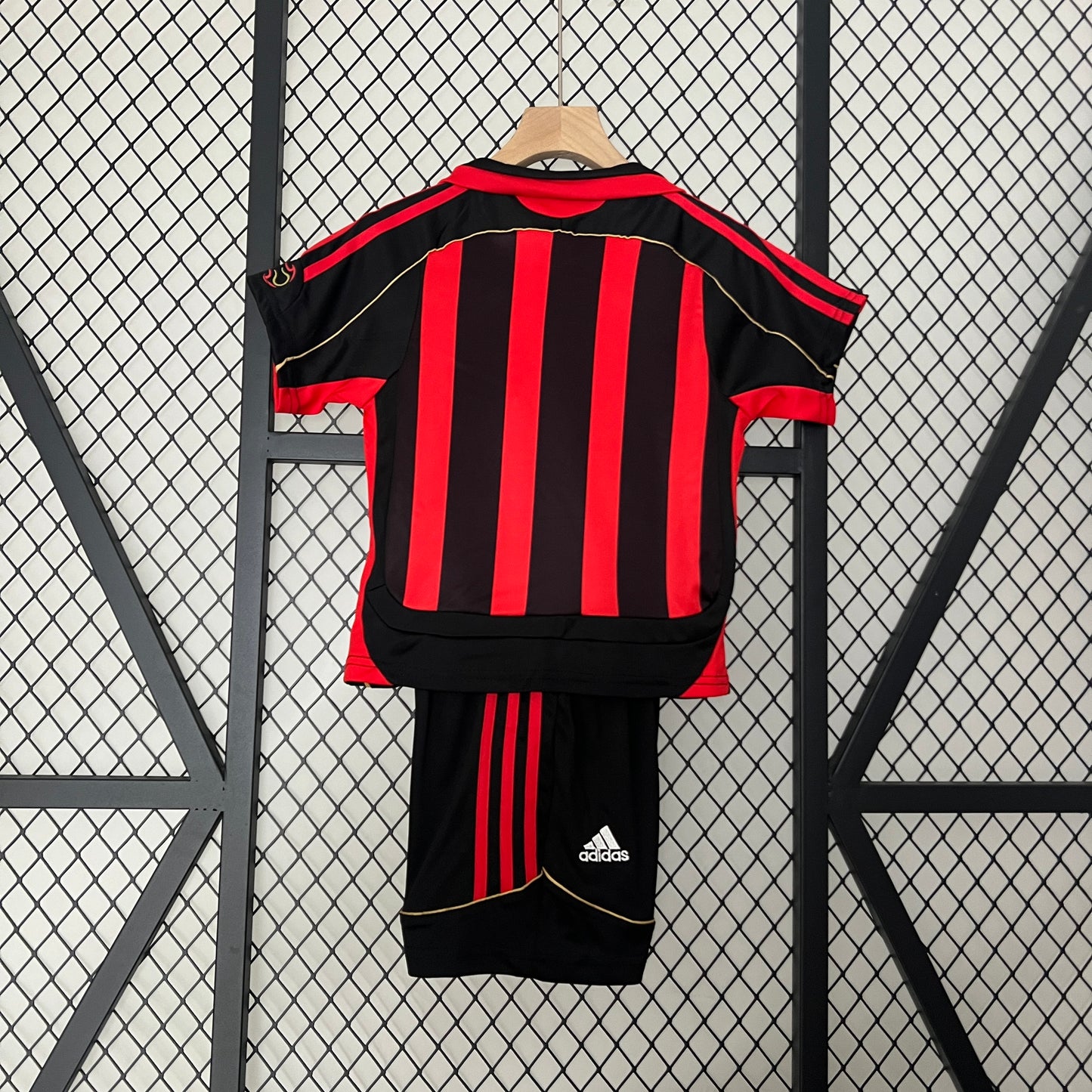 Kit Infantil Milan Home Retrô 2007 . - Vermelho e Preto