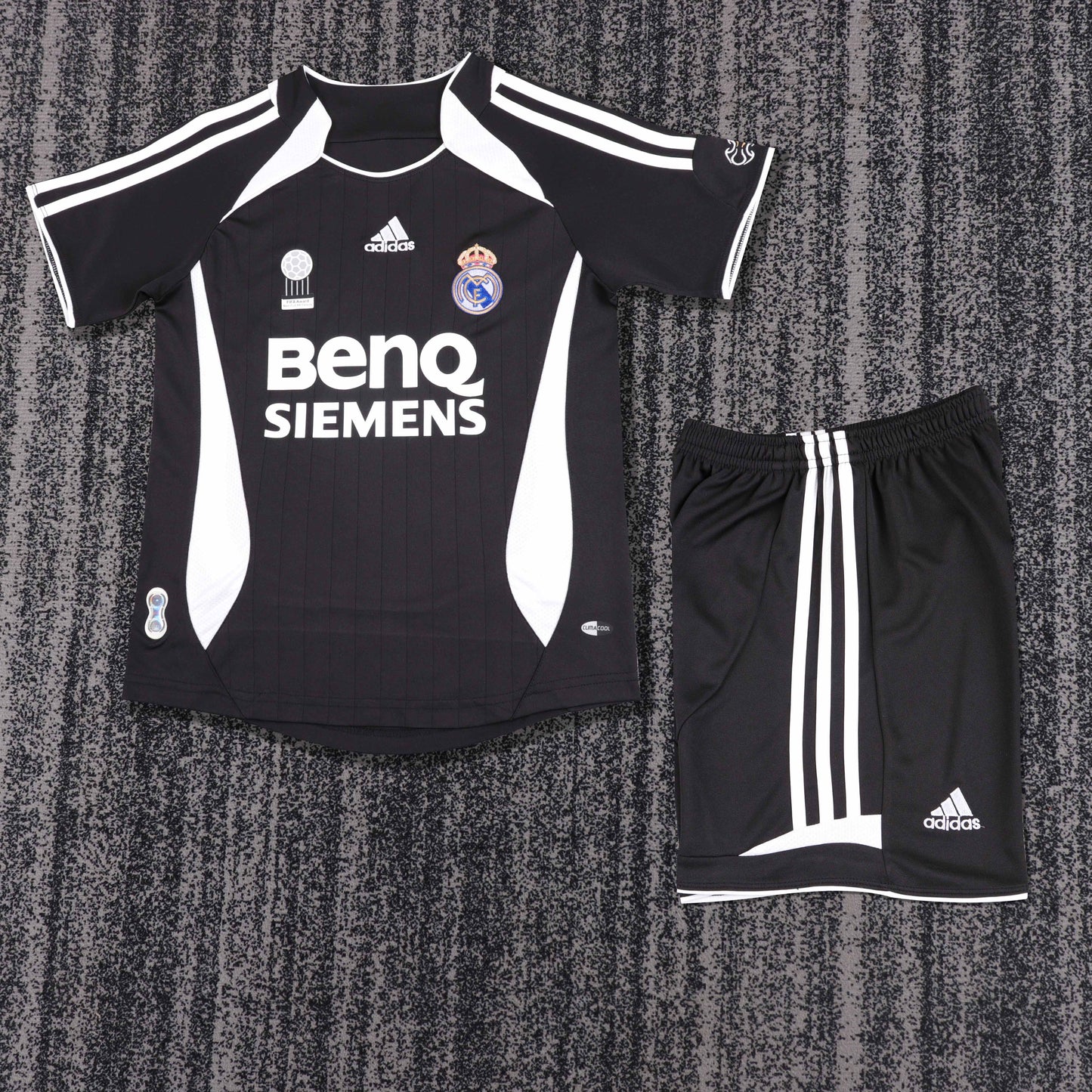 Kit Infantil Real Madrid Away Retrô 06/07 - Preto