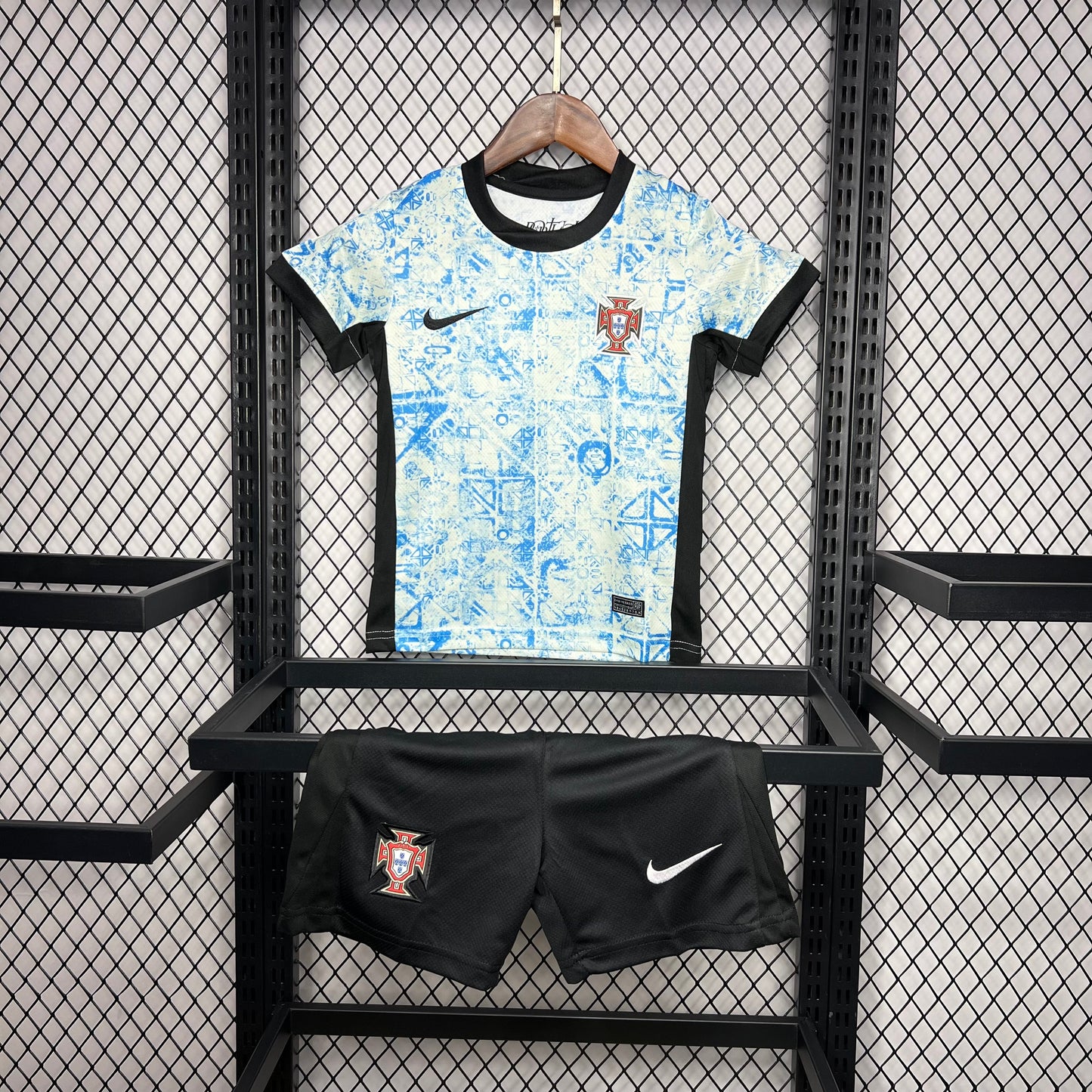 Kit Infantil Portugal Away 24/25 - Branco e Azul (. Preto)