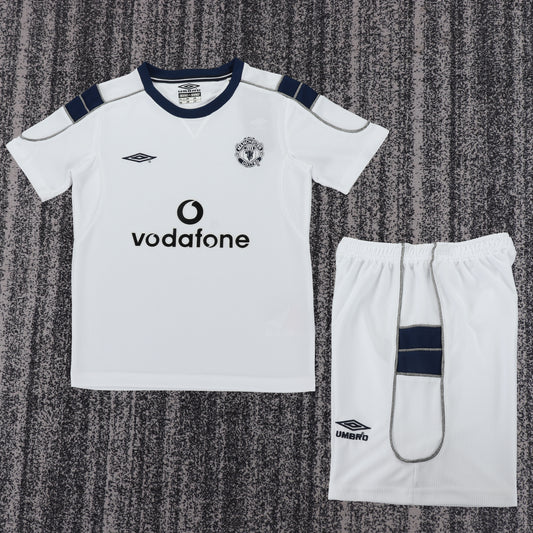 Kit infantil Manchester United Retrô Third 00/01 . - Branco