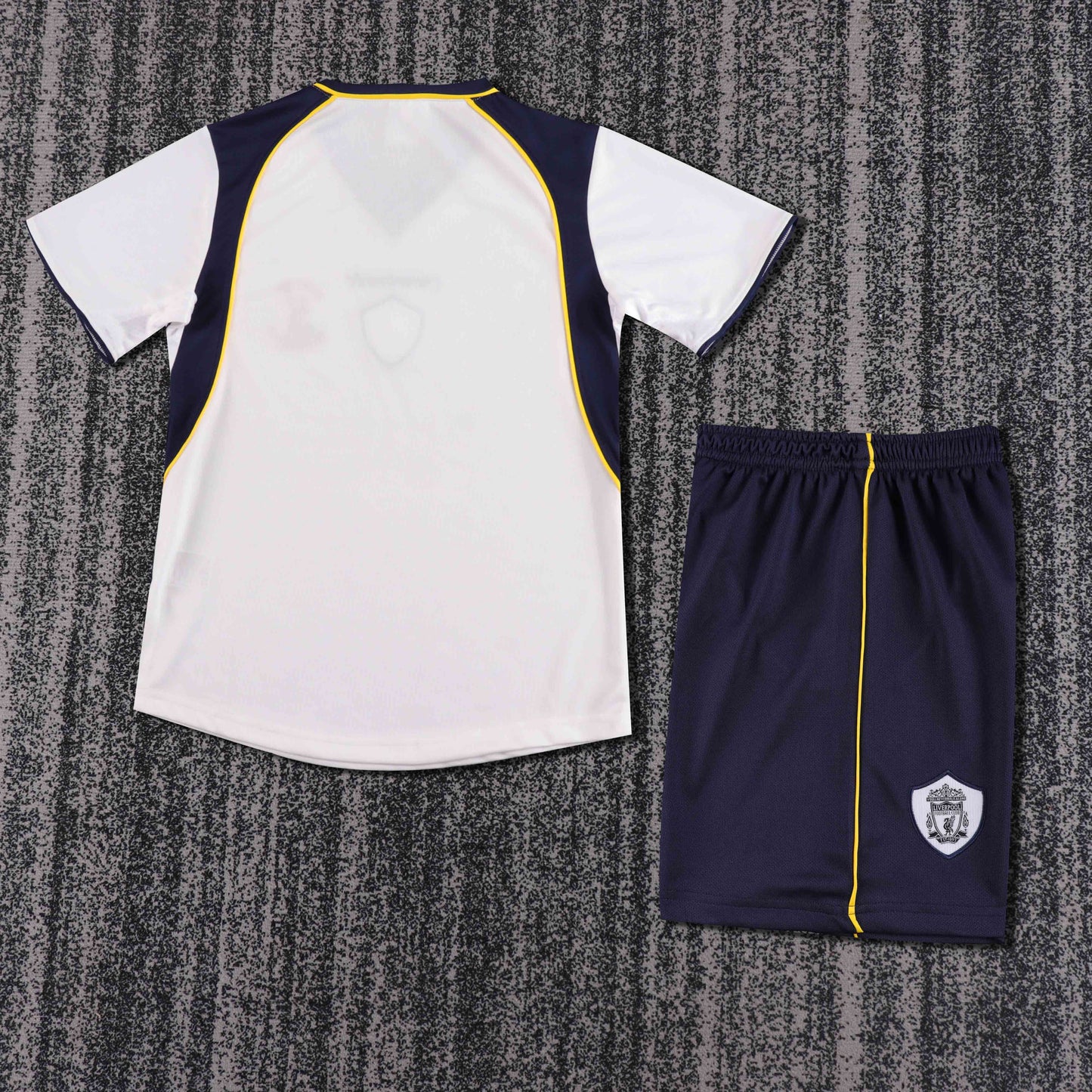 Kit Infantil Liverpool Away Retrô 01/02  Reebok - Branco