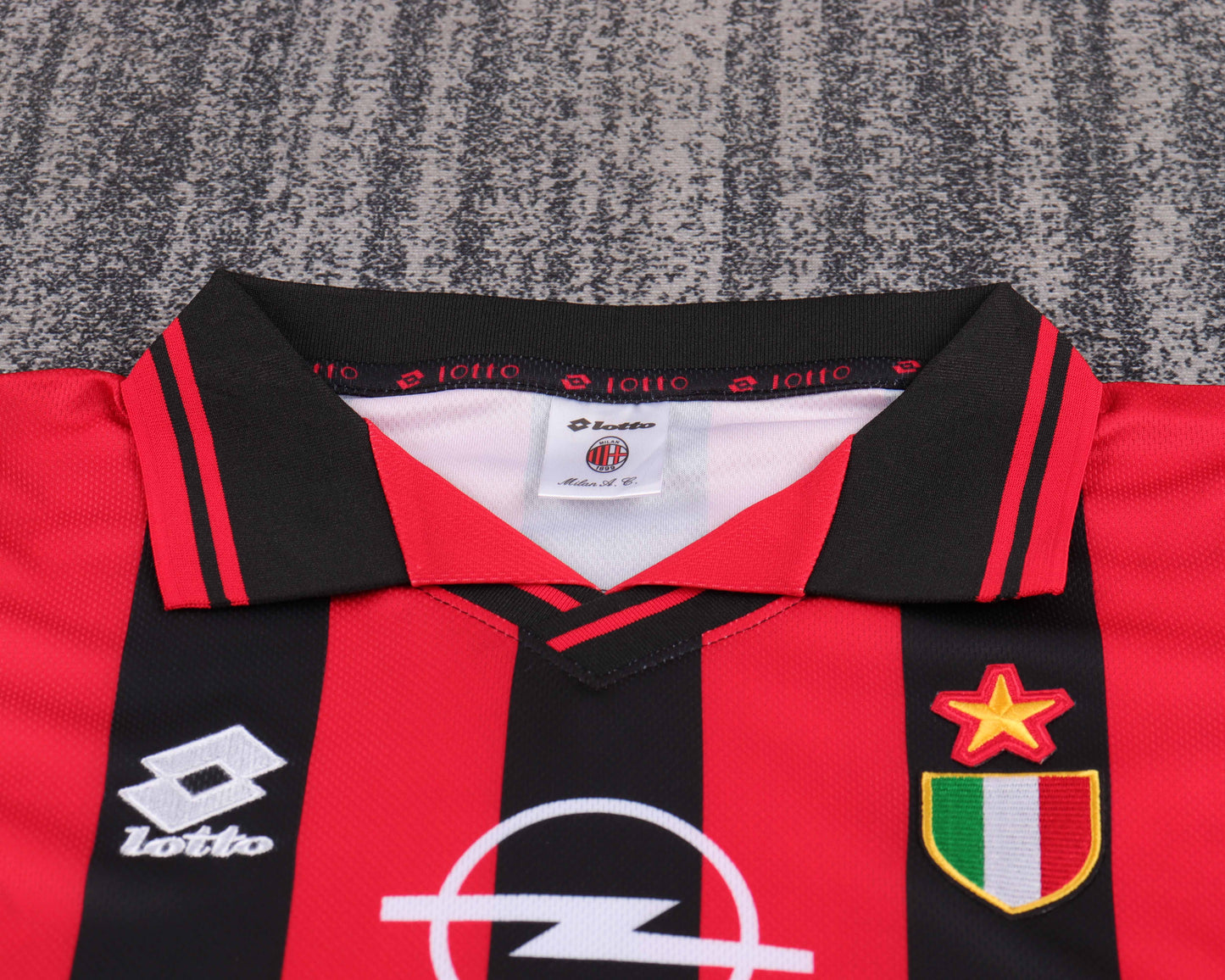 Kit Infantil Milan Home Retrô 96/97 . Lotto - Vermelho e Preto