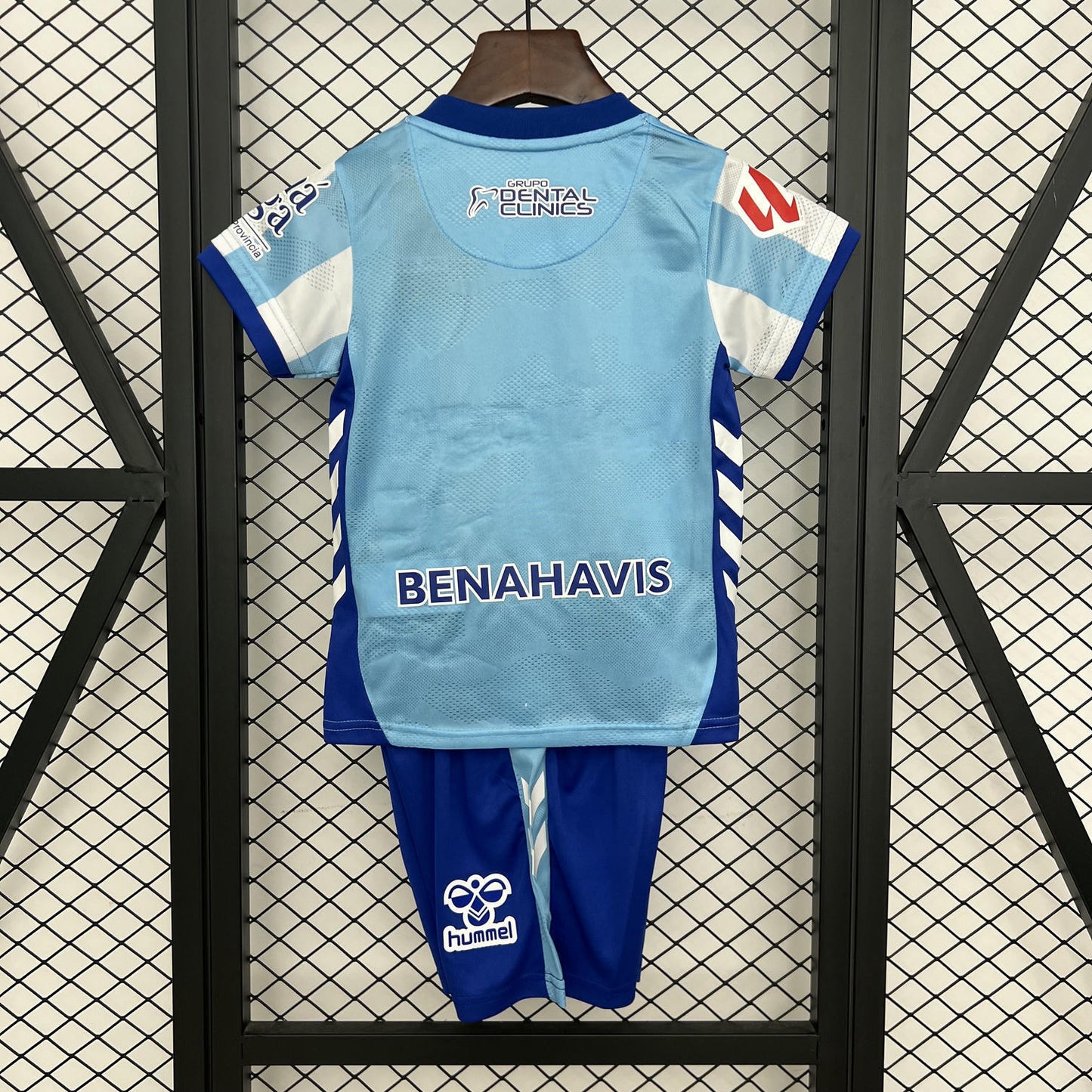 Kit Infantil Malaga Home 25/26 . Hummel -  Azul e Branco
