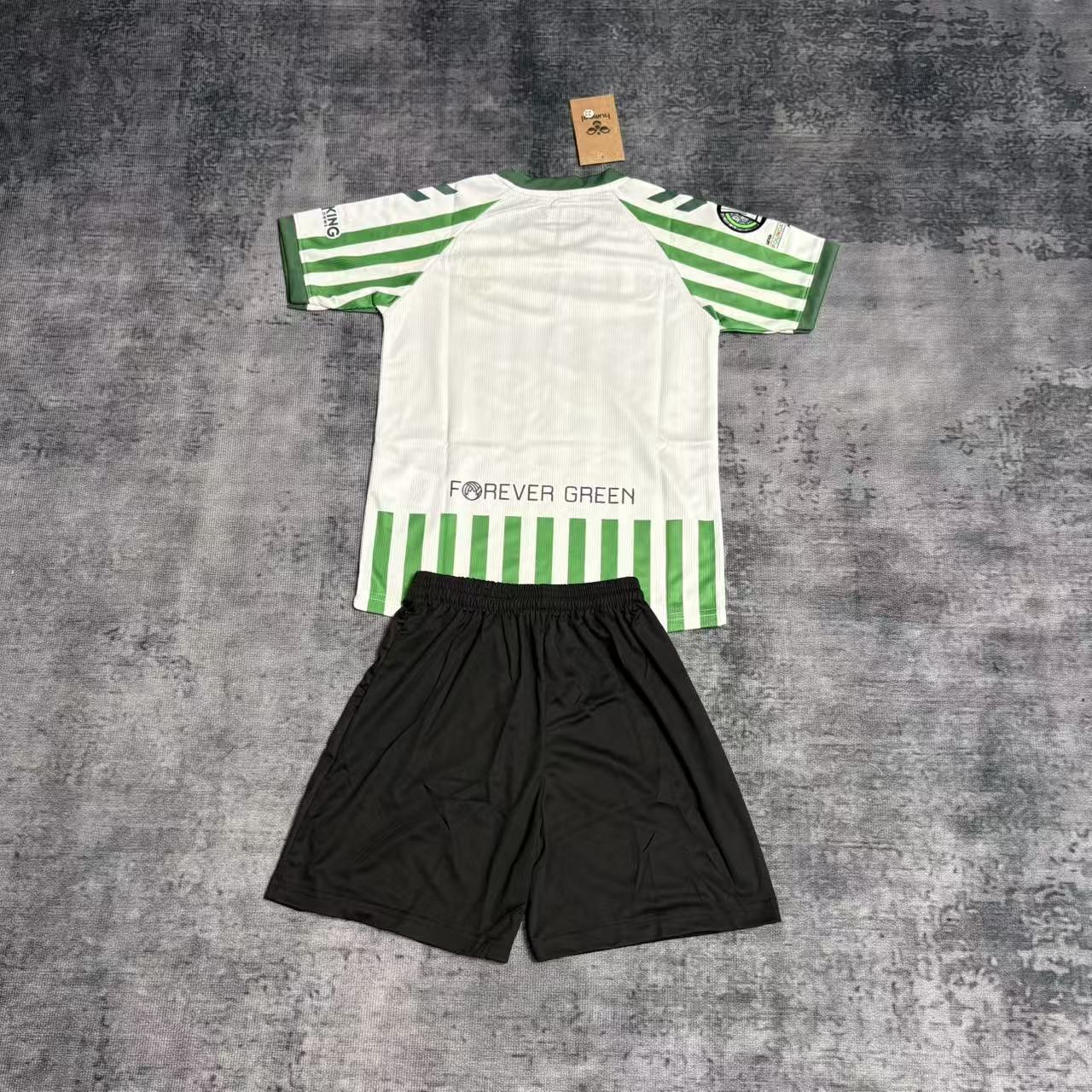 Kit Infantil Real Betis Edição Especial Final Conference League 24/25 . Hummel - Verde e Branca