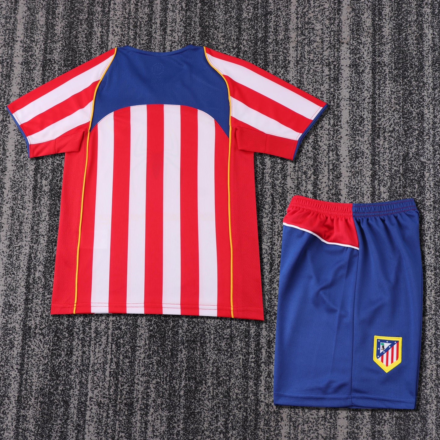 Kit Infantil Atletico de Madrid Home Retrô 04/05 - Vermelho e Branco